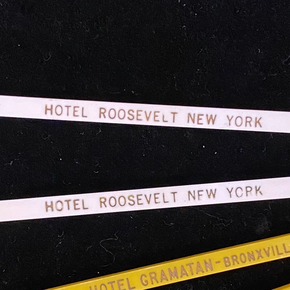 Vintage Lot of 7, New York Hotels, Restaurants & Bars Swizzle Sticks - Picture 4 of 12